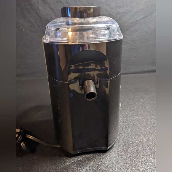 New 400 Watt Fruit And Vegetable Juice Extractor/Juicer, Compact Design, Black - Picture 5 of 12